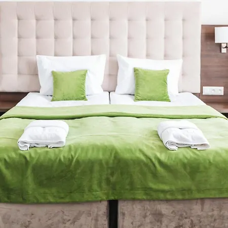 Bed & Breakfast No1 Restauracja Sniadanie I Parking W Cenie! Leszno (Greater Poland)