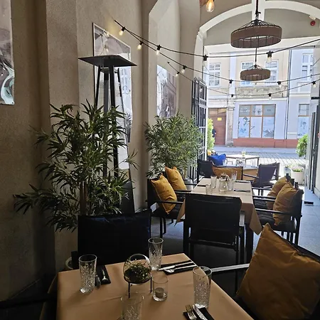 No1 Restauracja Sniadanie I Parking W Cenie! * ليشنو