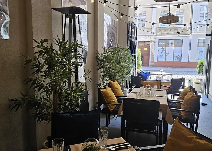 No1 Restauracja Sniadanie I Parking W Cenie! 4* 레스노